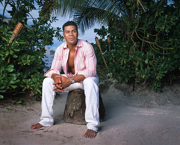 NFL All-Pro linebacker Junior Seau - Portrait Photographers Miami l