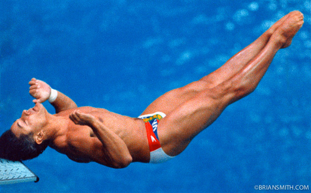 Greg Louganis sports photography of Greg Louganis hitting head on the diving board Seoul Olympics